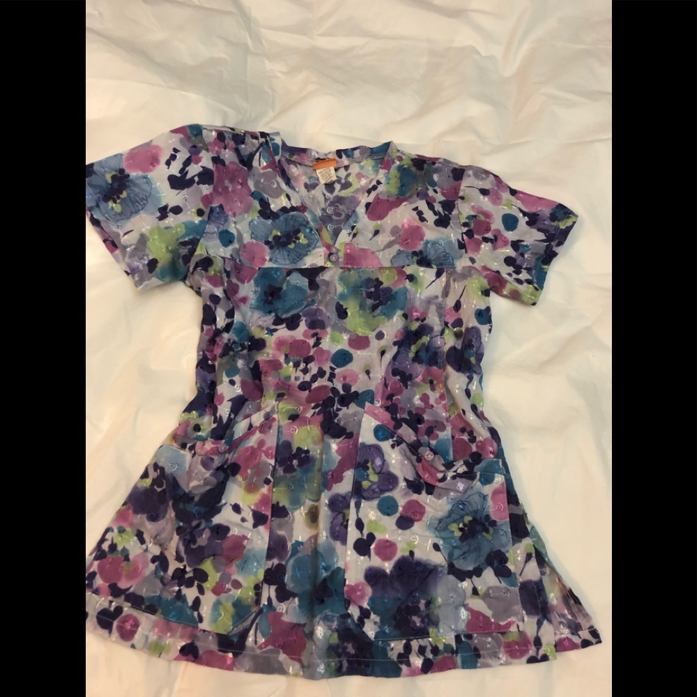Scrub top size XS